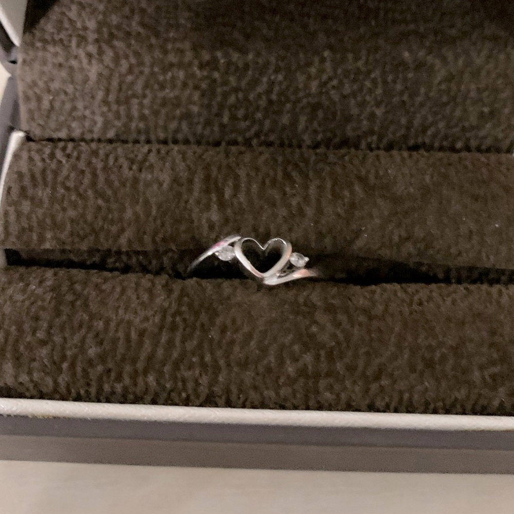 Heart ring with 2 small diamonds